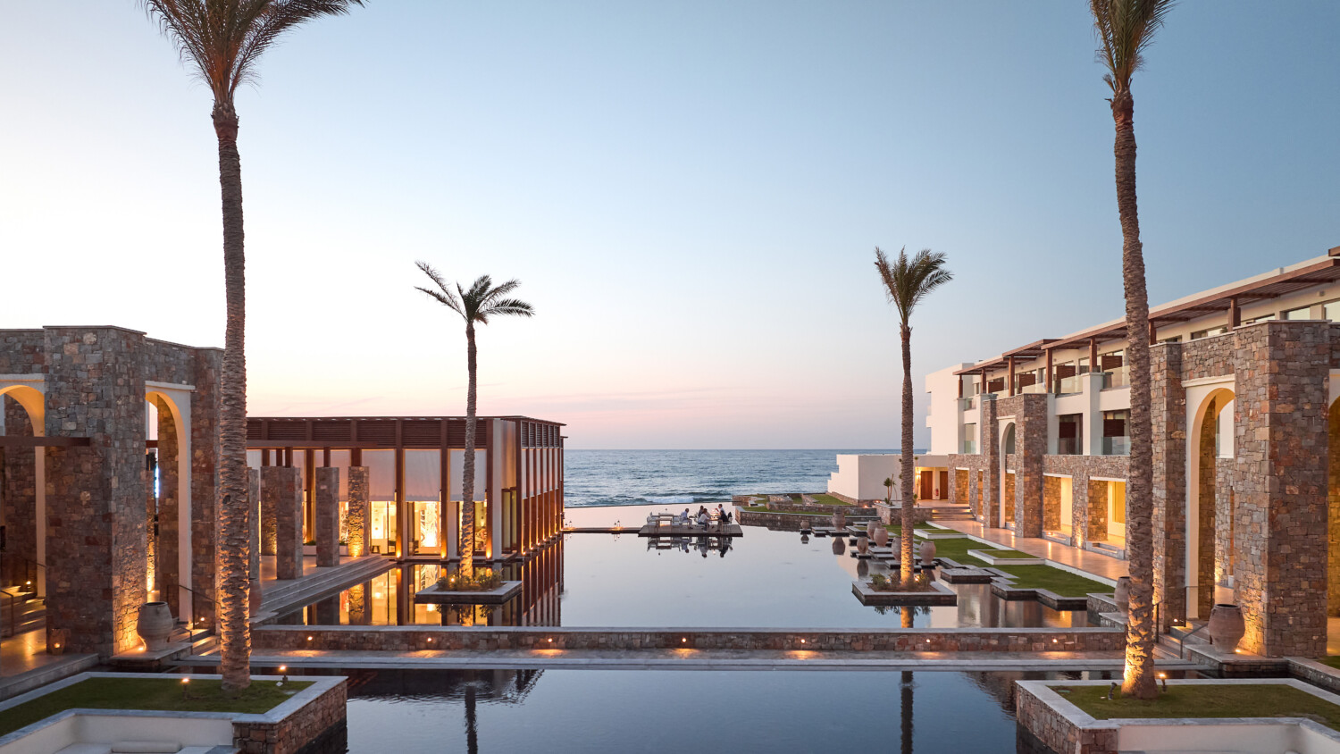 Read more about the article 50 χρόνια Grecotel: Η σημαία του ελληνικού τουρισμού ψηλά