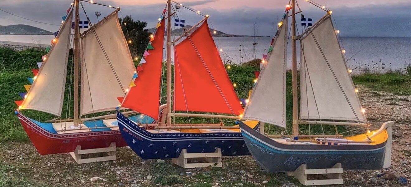 Read more about the article Το χριστουγεννιάτικο καράβι: Μια ιστορία των Κυκλάδων στολισμένη με φως